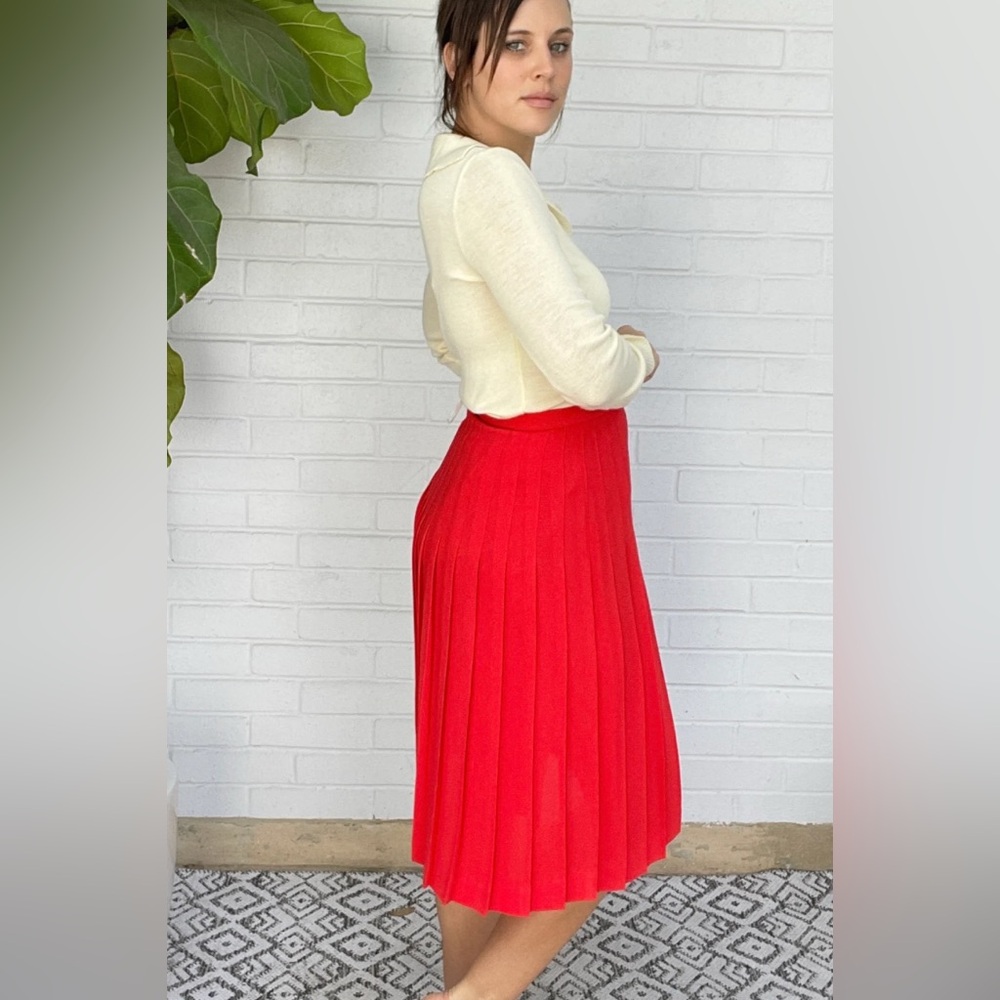 Elegant Red All Over Ribbed Pleated Lined Polyester & Wool High Waisted Skirt